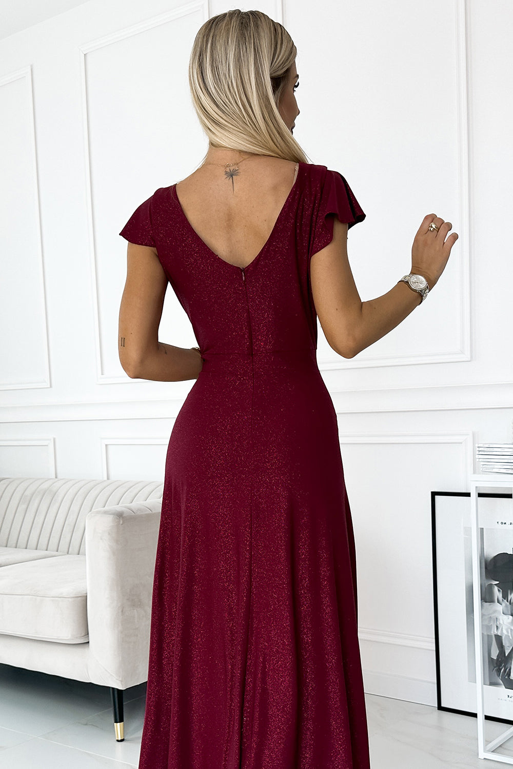 CRYSTAL long shimmering dress with a neckline - Burgundy color