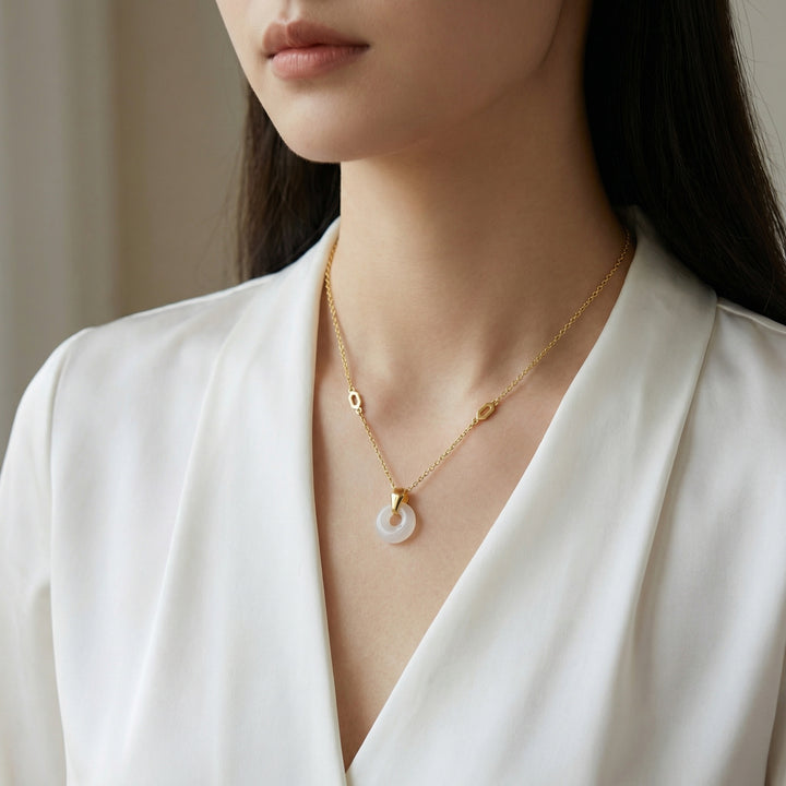 925 Sterling Silver White Stone Circular Pendant Necklace