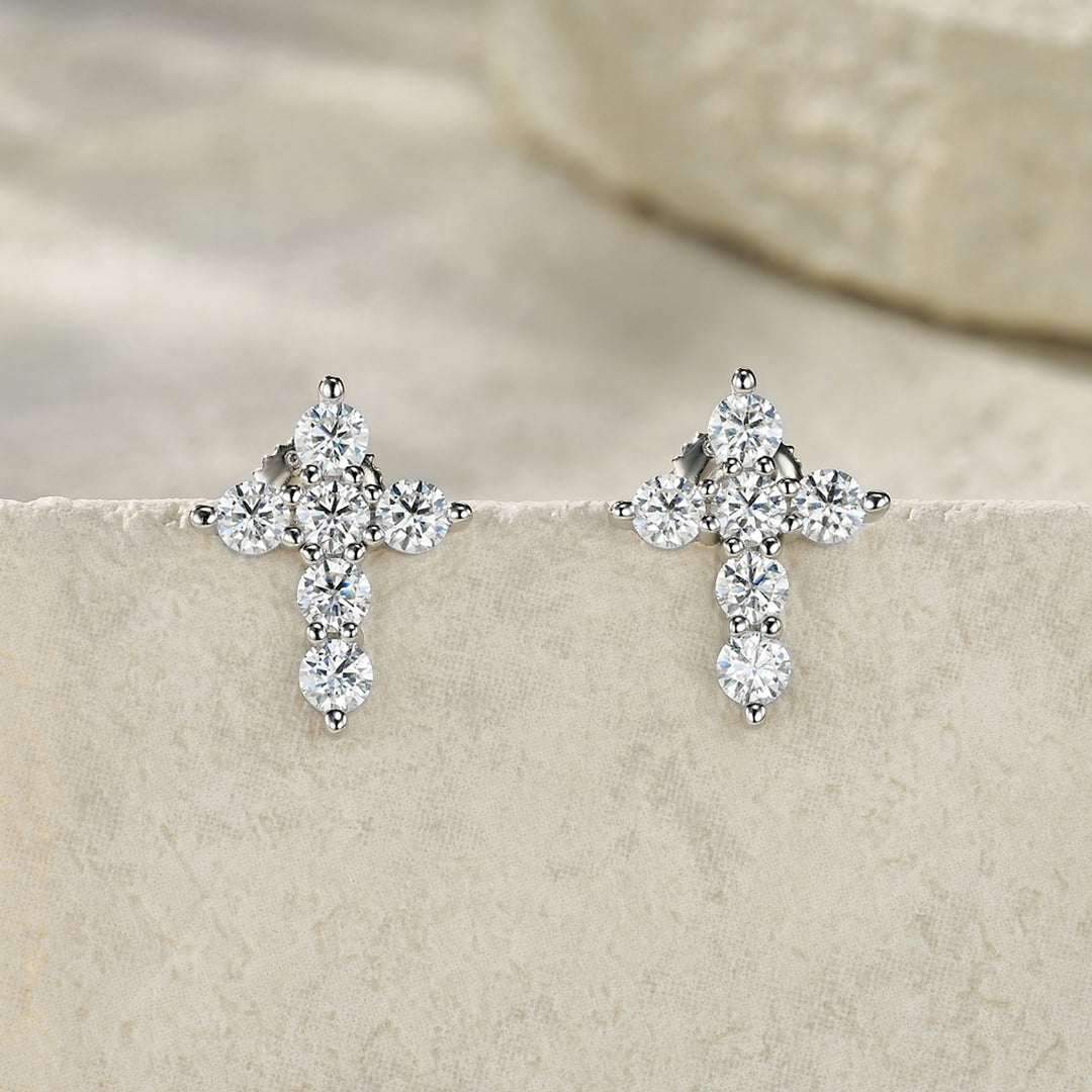 A Luxurious And Fashionable Minimalist Jewelry Earring Set Featuring Top-quality Moissanite Stones, Made Of S925 Silver Electroplated With Platinum.