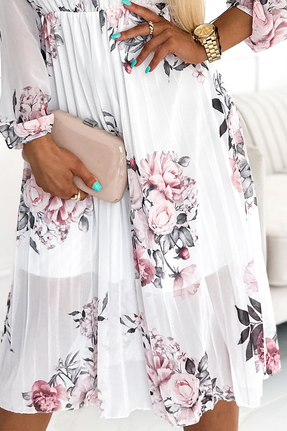 CARLA Pleated midi dress with buttons and long sleeves - roses on a white background