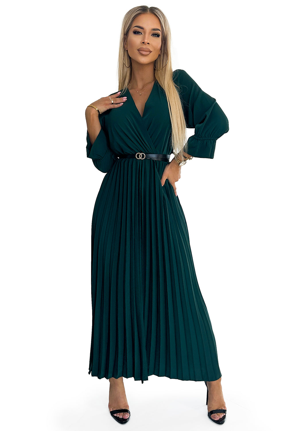 Pleated maxi dress with a neckline; belt and 3/4 sleeves - green