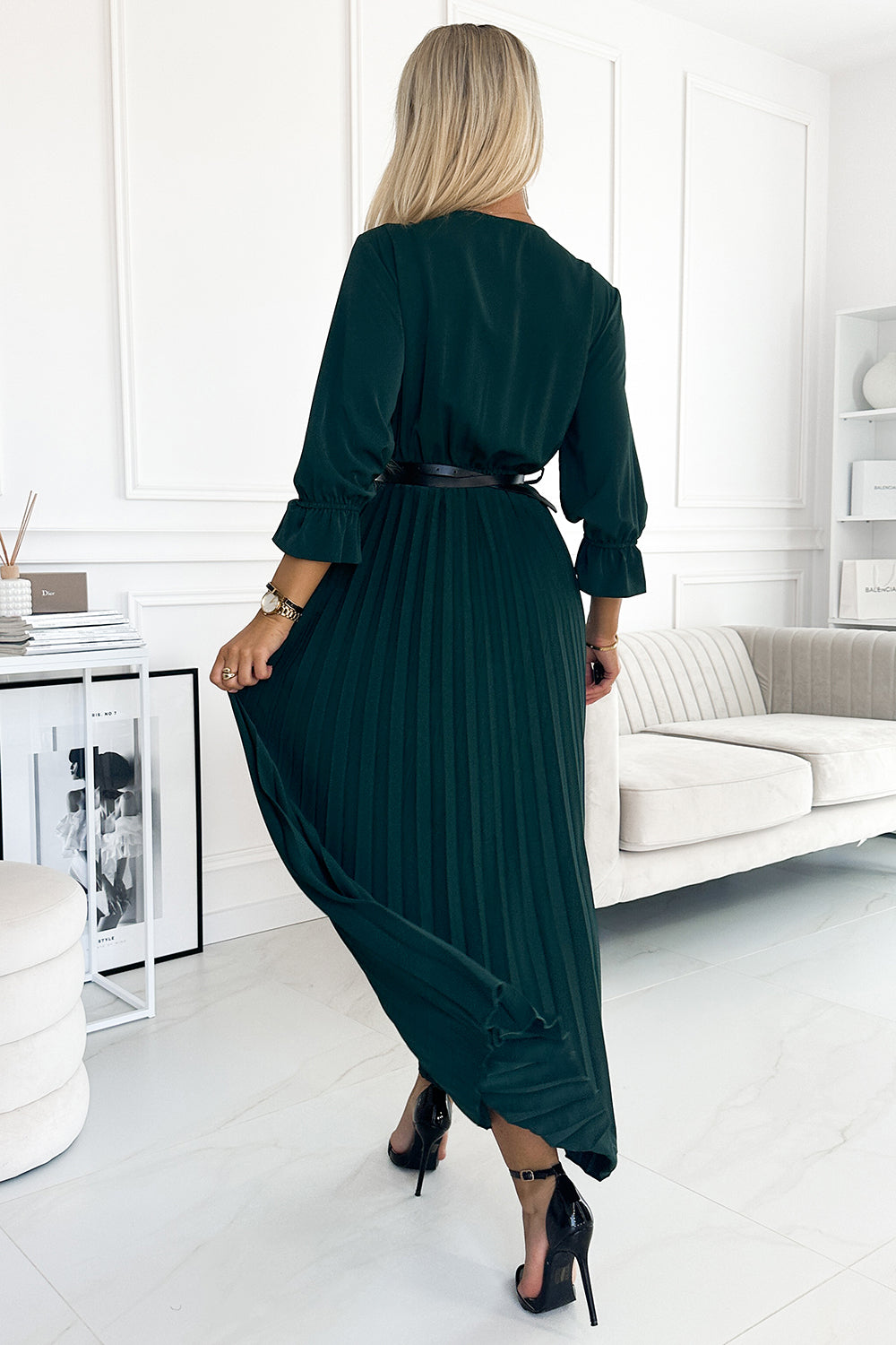 Pleated maxi dress with a neckline; belt and 3/4 sleeves - green