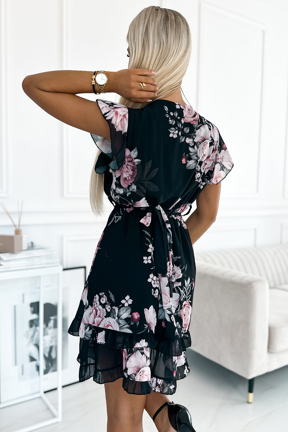 Dress with an envelope neckline; belt and short sleeves - black with roses