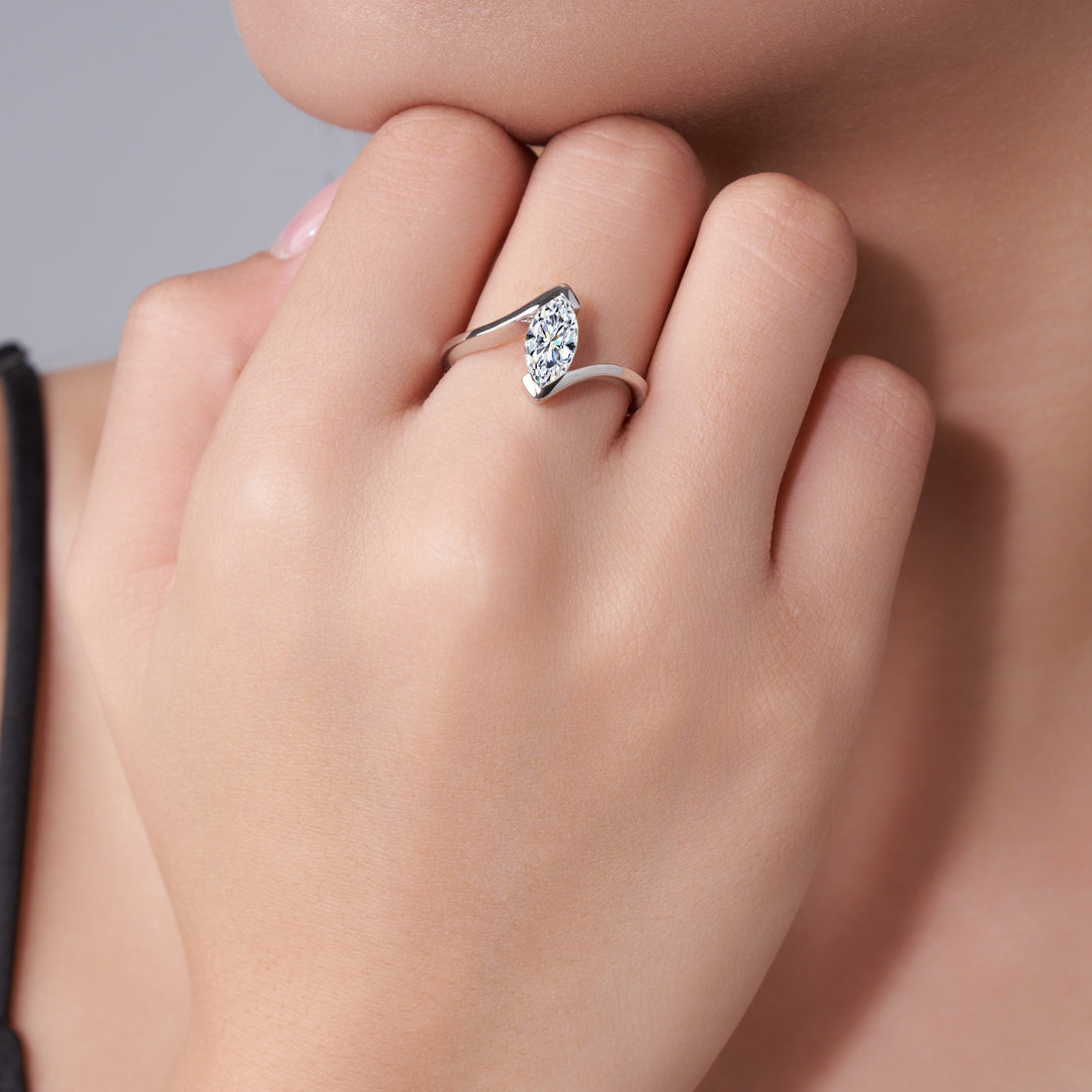 💍 Engraved Moissanite Ring – Gold-Plated S925 Silver Minimalist Luxury (Sizes 5–9) 💍