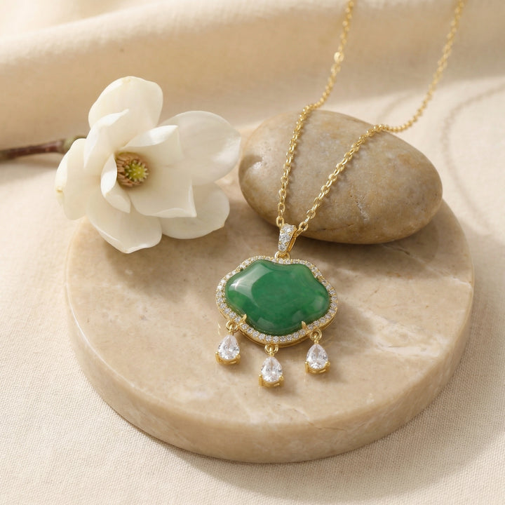 🍃 Green Jade Cloud Necklace