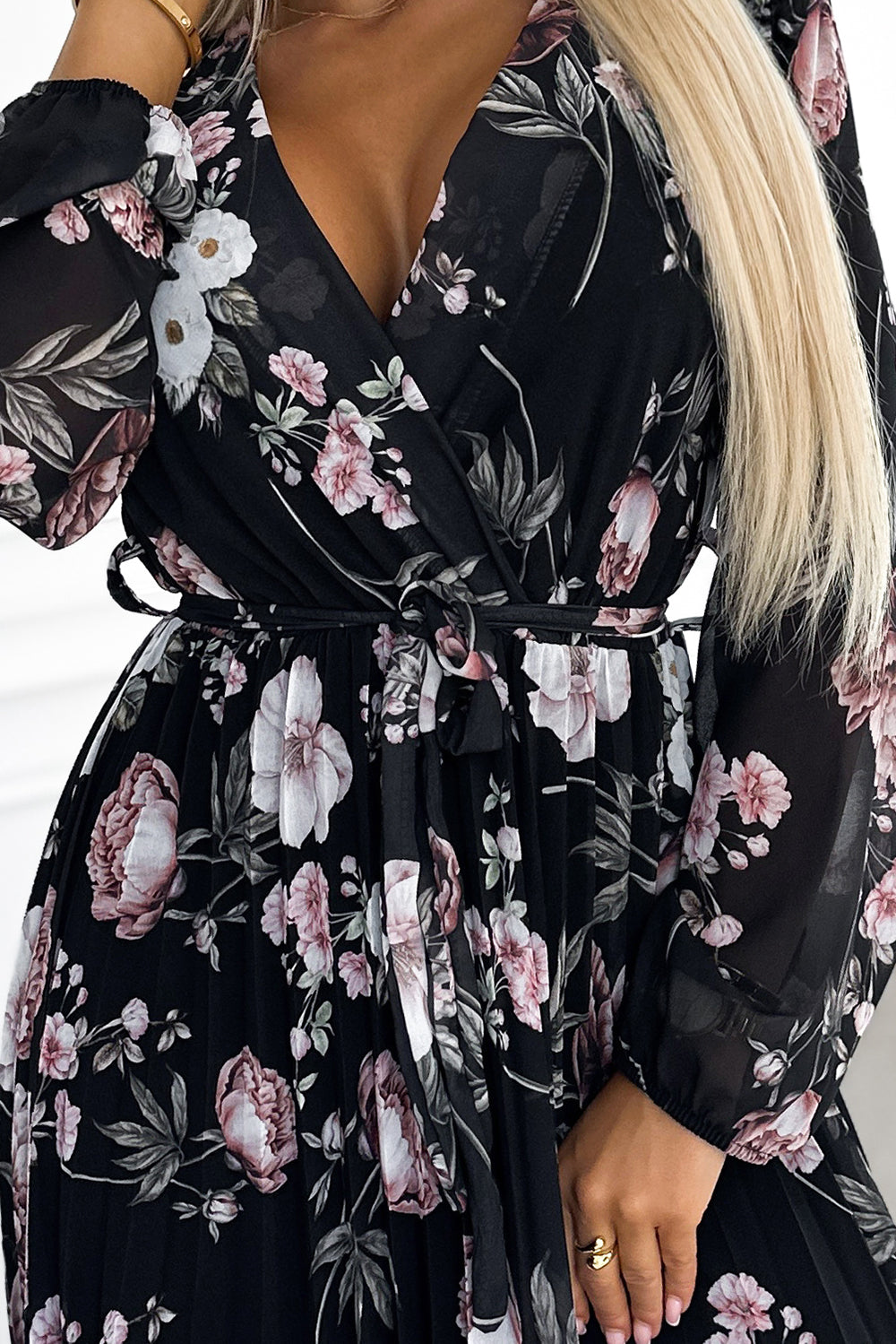 Pleated midi dress with a neckline; long sleeves and a tie at the waist - black with pink flowers