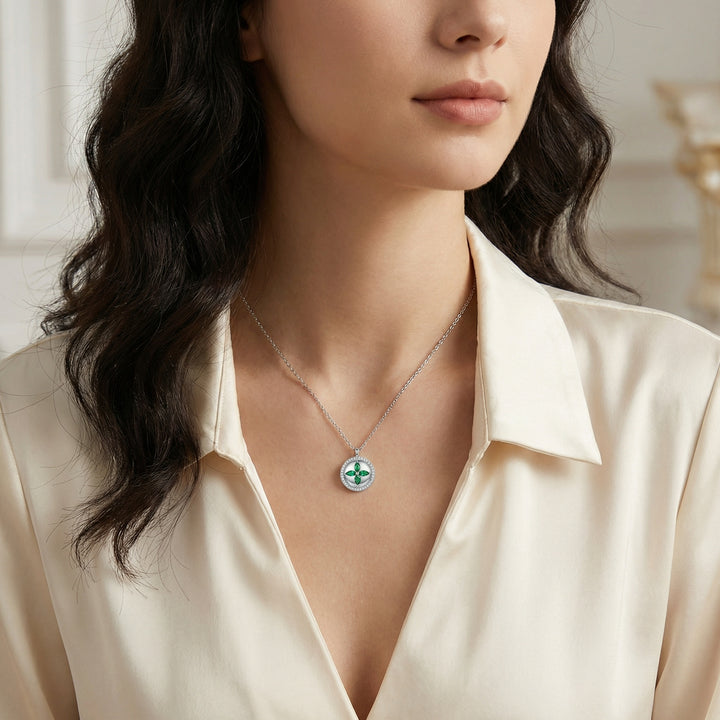 🌿 Green Floral Pendant Necklace