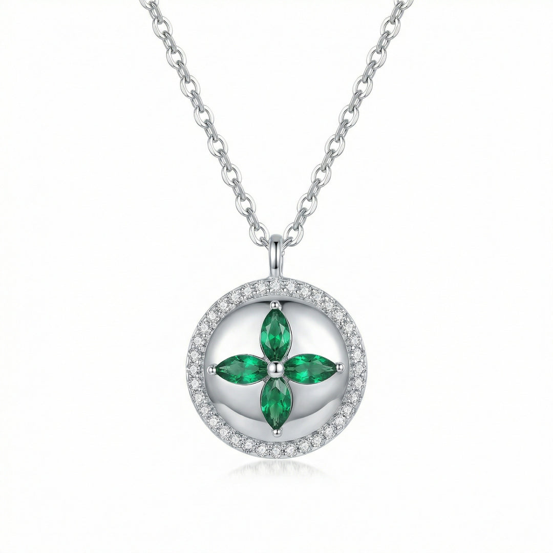 🌿 Green Floral Pendant Necklace