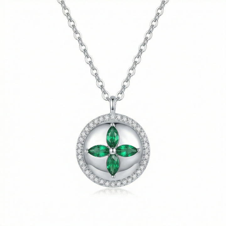 🌿 Green Floral Pendant Necklace