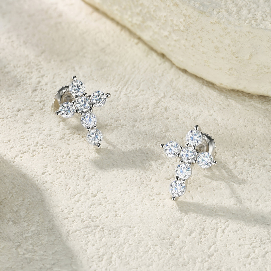 A Luxurious And Fashionable Minimalist Jewelry Earring Set Featuring Top-quality Moissanite Stones, Made Of S925 Silver Electroplated With Platinum.