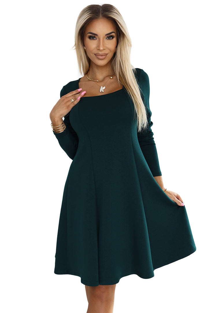 Comfortable trapeze dress with a neckline and long sleeves - green