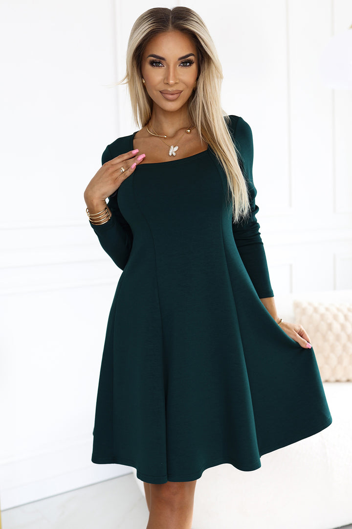 Comfortable trapeze dress with a neckline and long sleeves - green