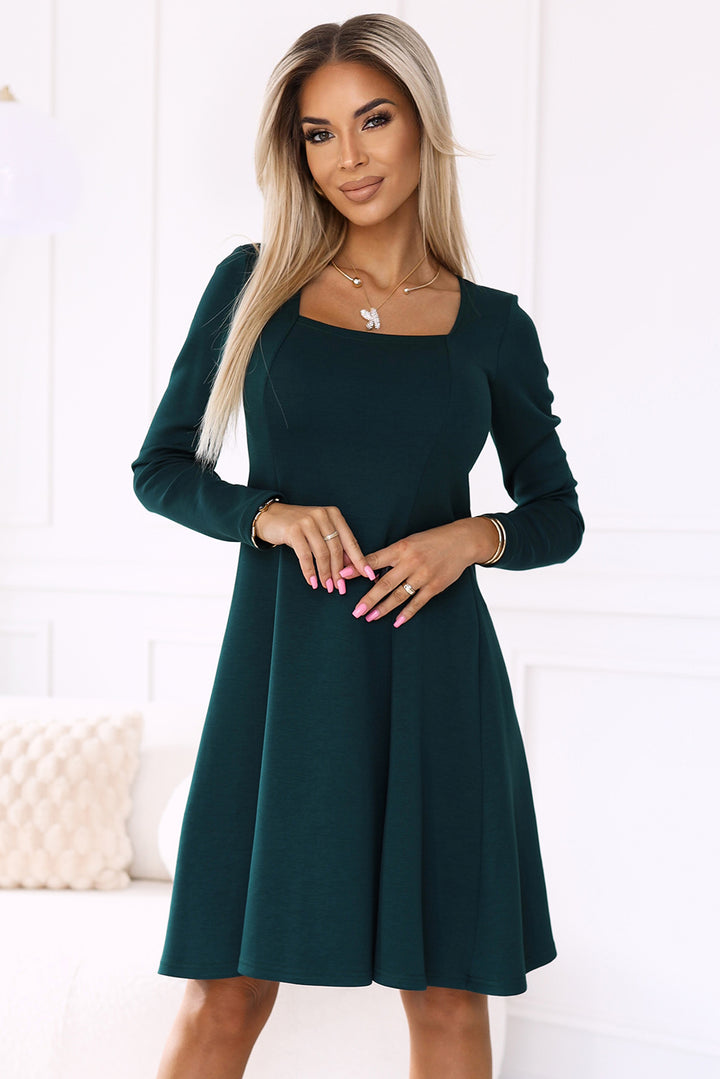 Comfortable trapeze dress with a neckline and long sleeves - green