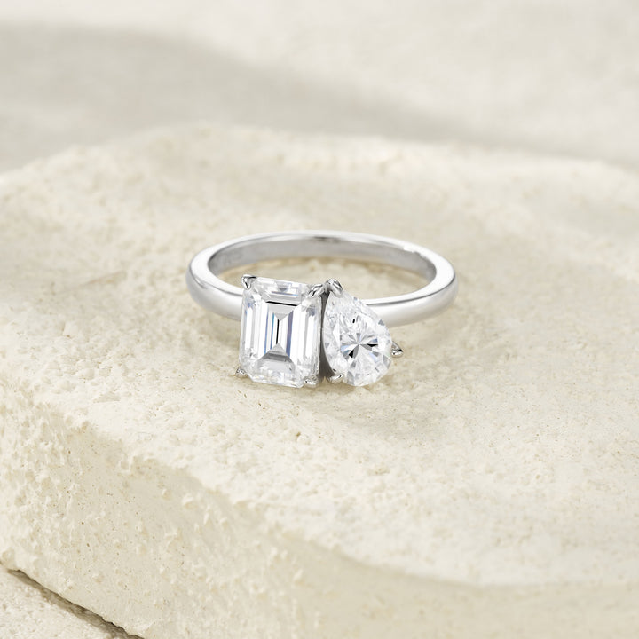 💍 Minimalist Moissanite Ring – Platinum-Plated S925 Silver (2.8g, 2 Stones, Sizes 5–9) 💍