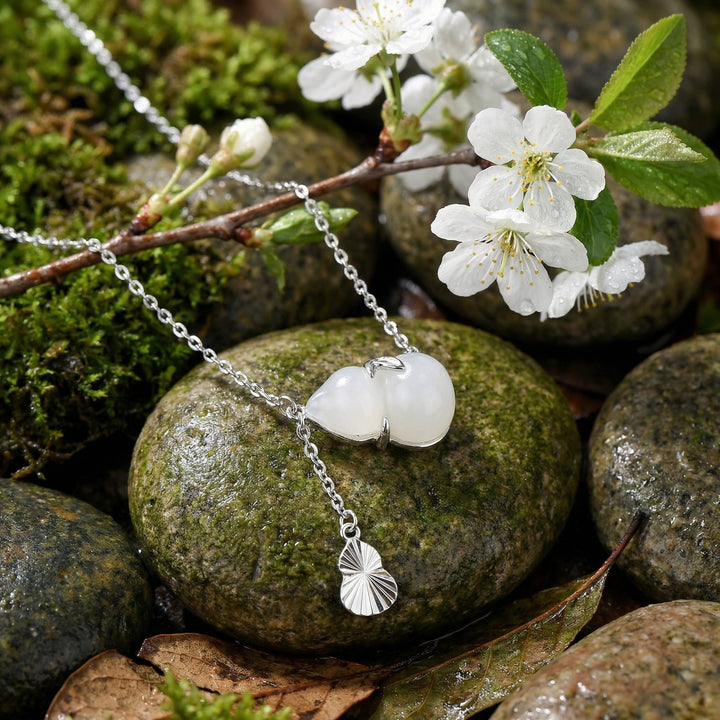 925 Sterling Silver Elegant Silver Gourd Pendant Lariat Necklace with Translucent White Stone