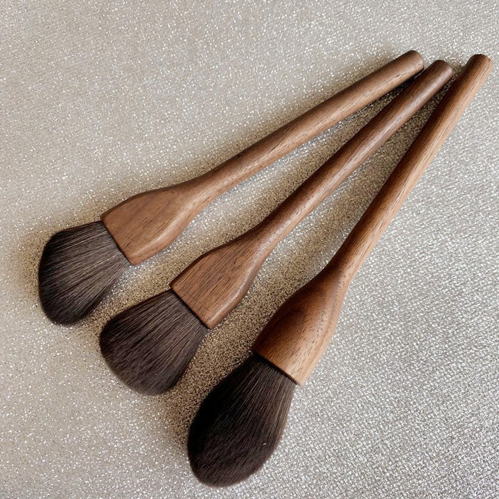 ✨ Handmade Antique Makeup Brush — Walnut Wood Beauty Tool 💄🌿