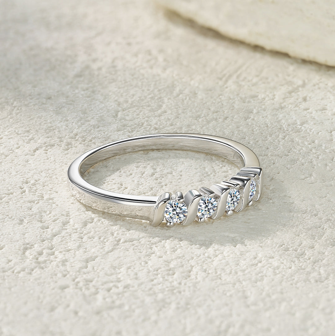 💍 Moissanite Minimalist Ring – Platinum-Plated S925 Silver (2.6g, Sizes 5–9) 💍