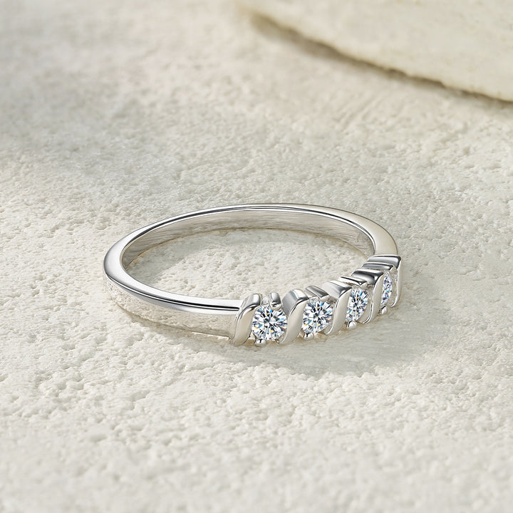 💍 Moissanite Minimalist Ring – Platinum-Plated S925 Silver (2.6g, Sizes 5–9) 💍