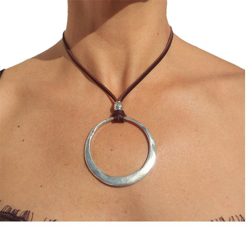 Minimalist Silver Round Ring Pendant Necklace – Geometric Snake Chain