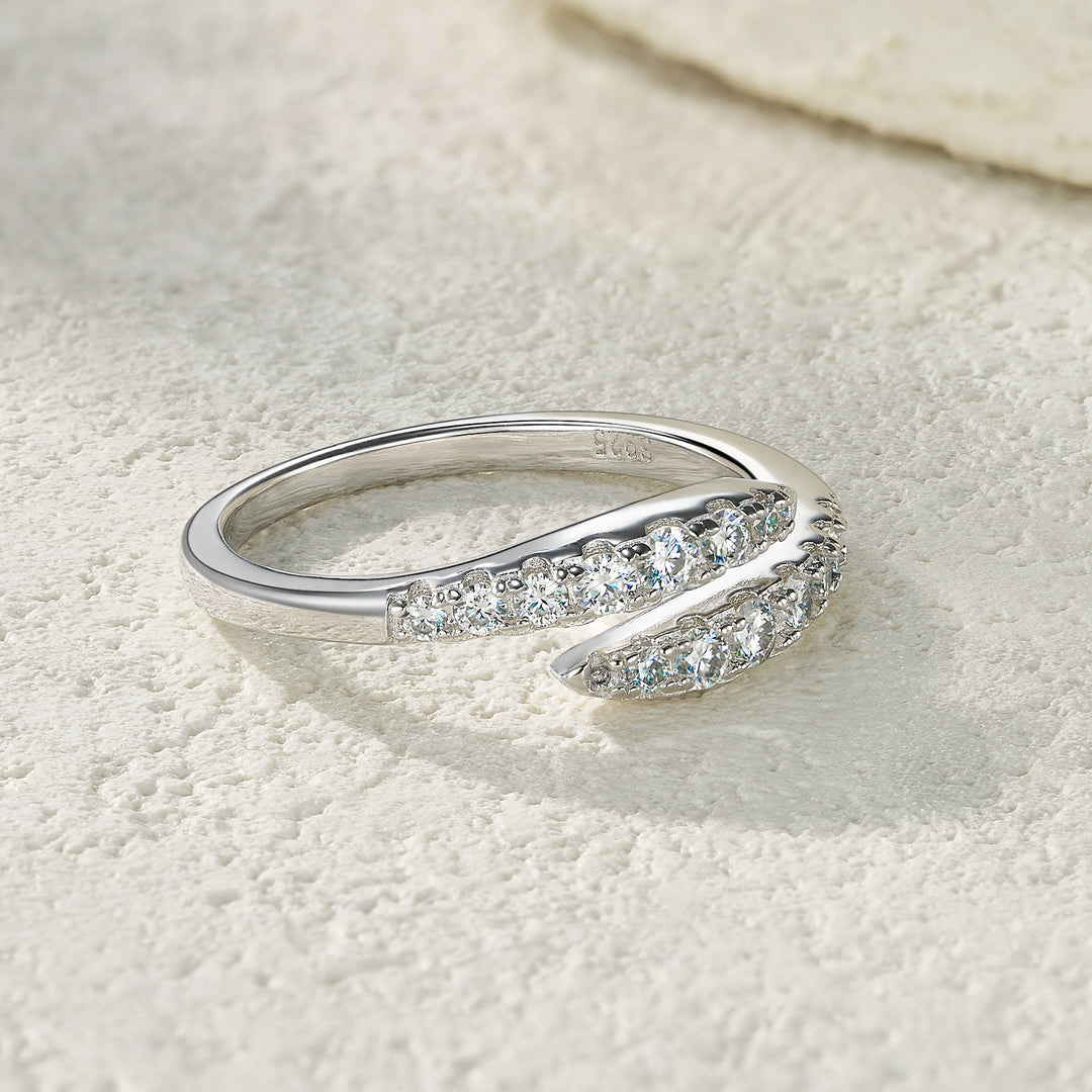🌙 Moon-Shaped Moissanite Minimalist Ring – Platinum-Plated S925 Silver (3.2g, Sizes 5–9) 🌙
