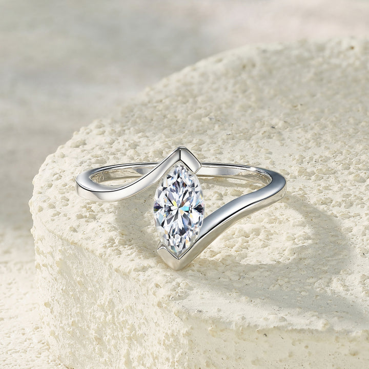 💍 Engraved Moissanite Ring – Gold-Plated S925 Silver Minimalist Luxury (Sizes 5–9) 💍
