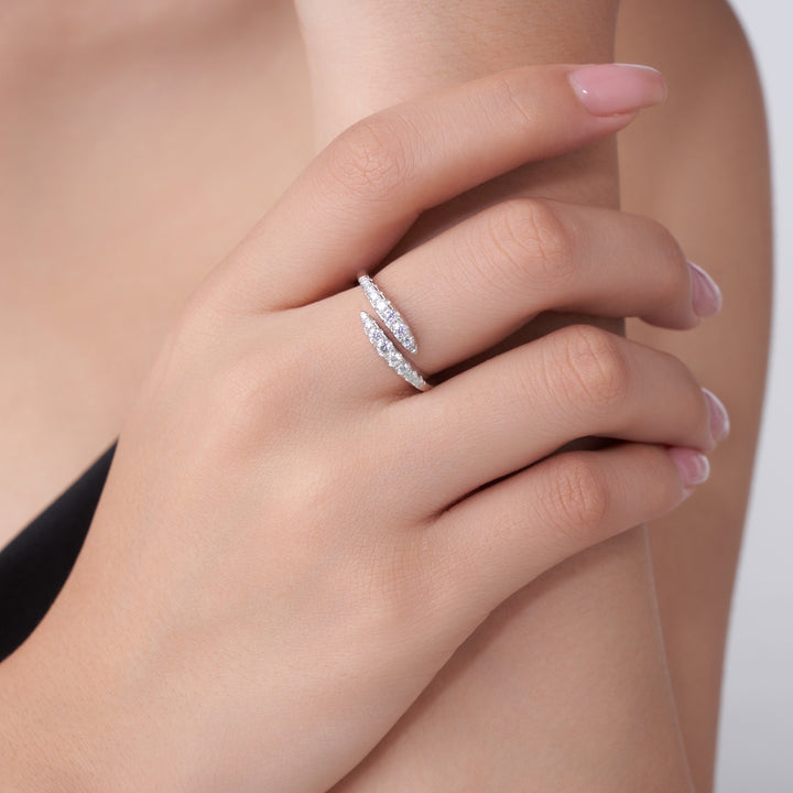 🌙 Moon-Shaped Moissanite Minimalist Ring – Platinum-Plated S925 Silver (3.2g, Sizes 5–9) 🌙
