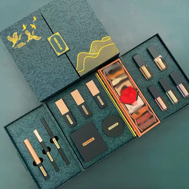 🏮 Carved National Style Makeup Gift Box – Concealer, Lipstick & Beauty Set (Idle Cloud Crane Edition) ✨