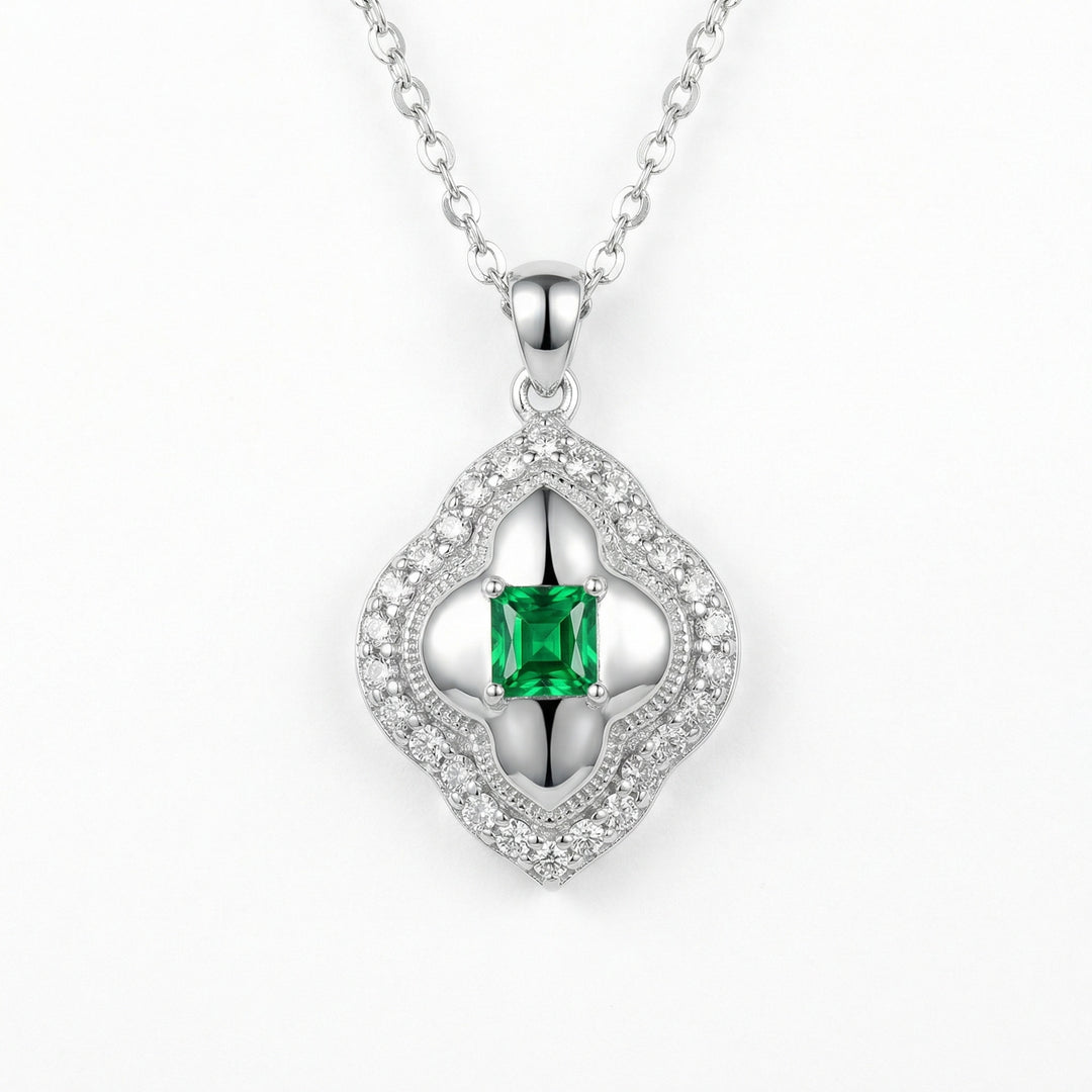 💚 Emerald Quatrefoil Necklace