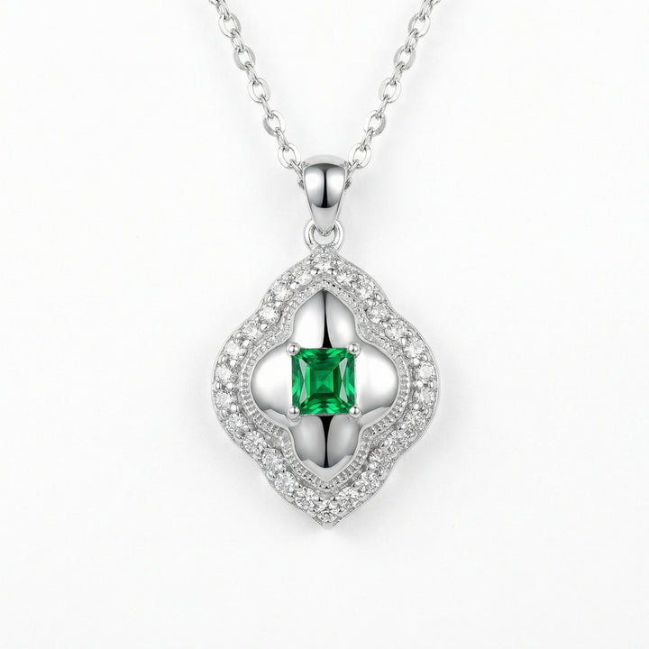 💚 Emerald Quatrefoil Necklace