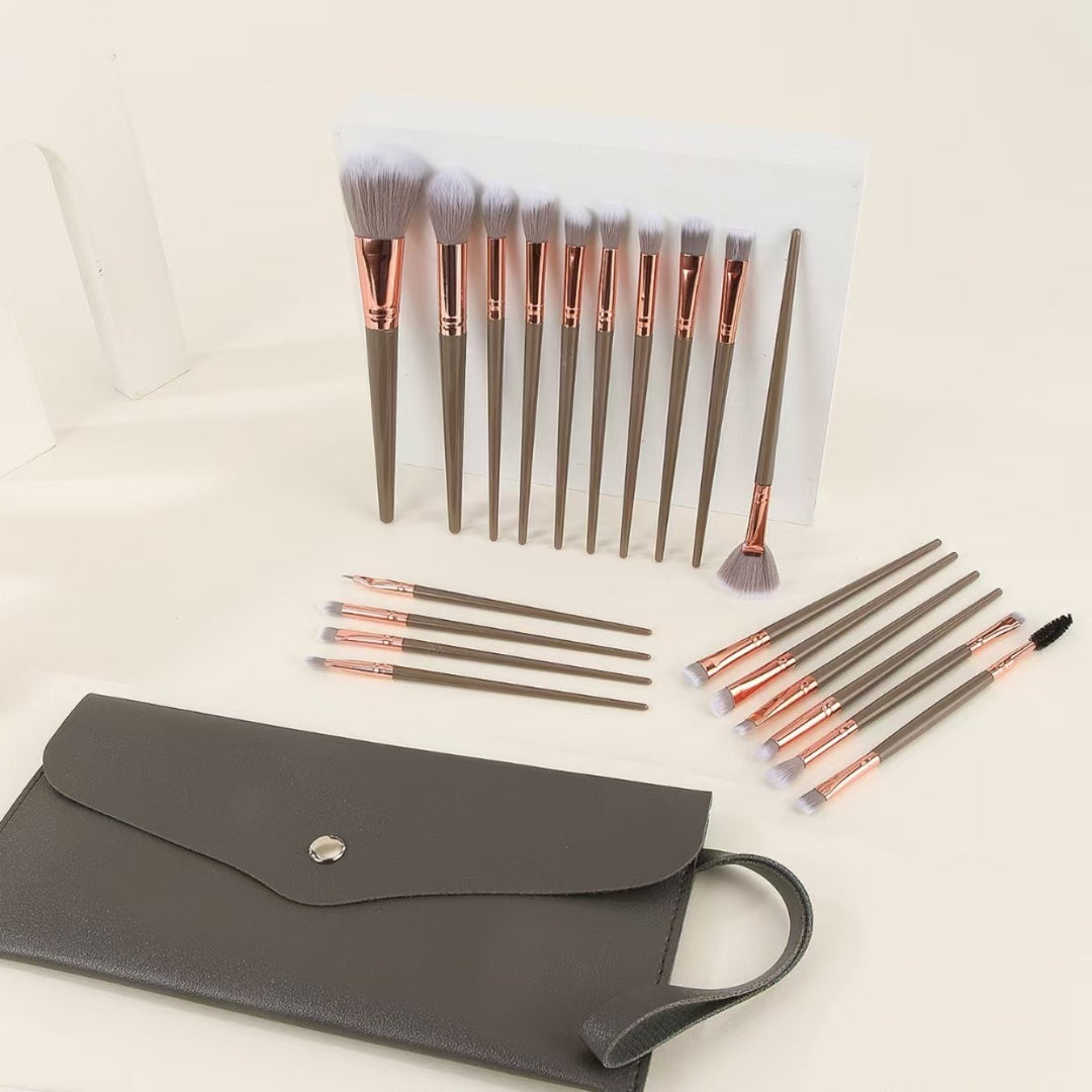 🖌️ 20-Piece Makeup Brush Set with Storage Bag – Professional Face & Eye Beauty Tools 💄✨