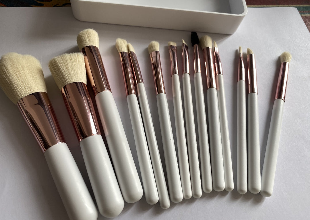 ✨ Rechargeable Luminous Mirror 14-Piece Makeup Brush Set 💄🔆