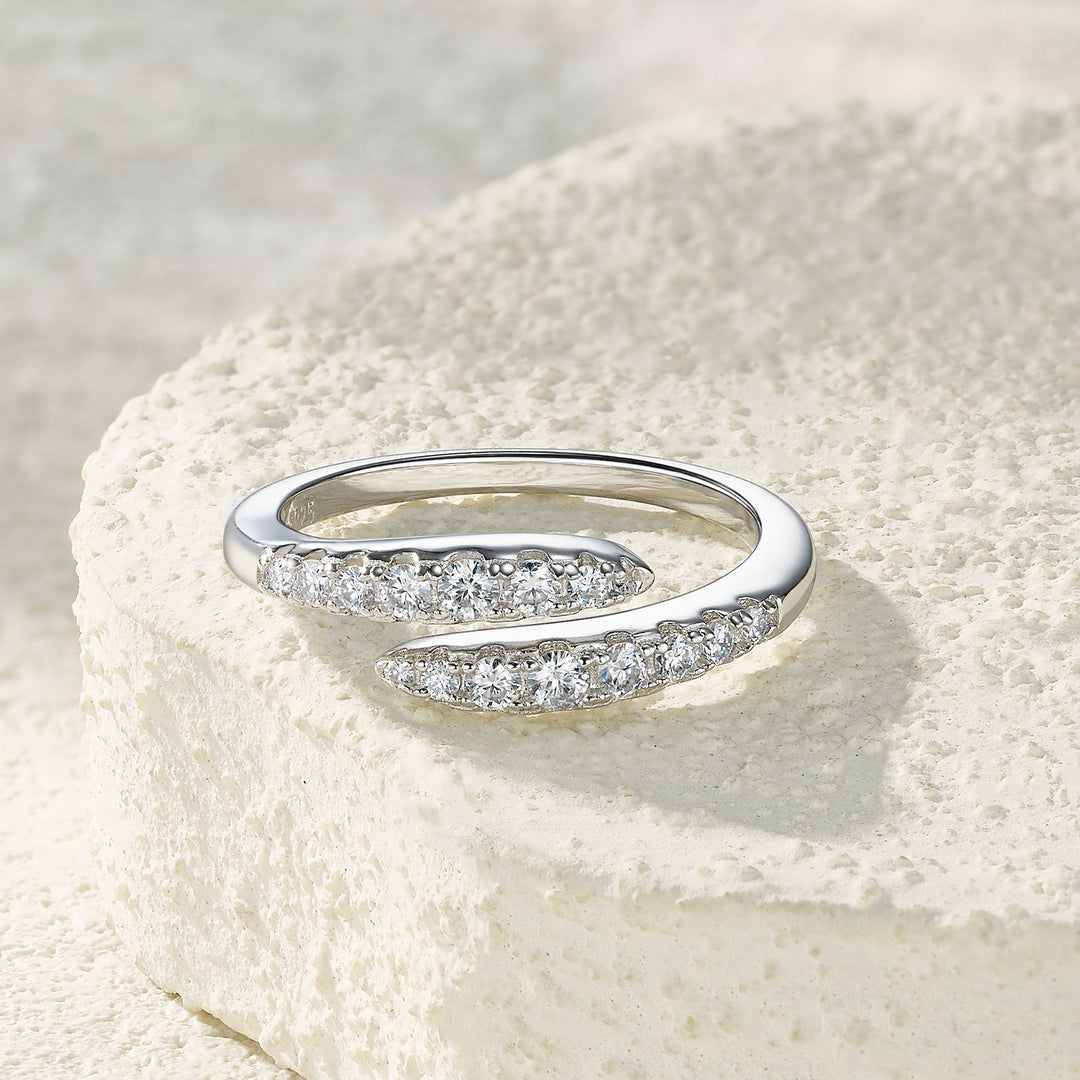 🌙 Moon-Shaped Moissanite Minimalist Ring – Platinum-Plated S925 Silver (3.2g, Sizes 5–9) 🌙
