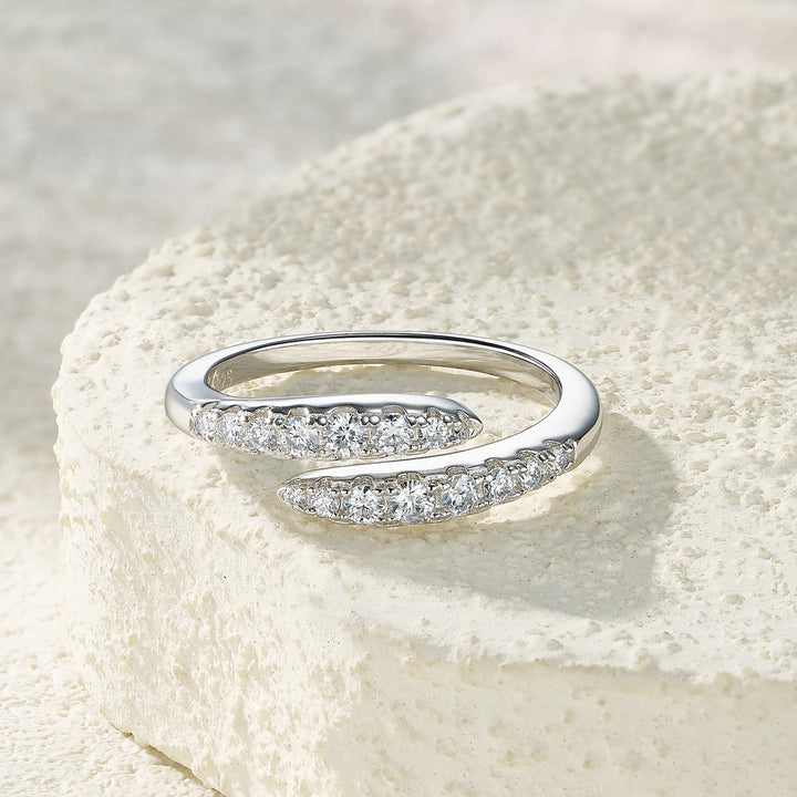 🌙 Moon-Shaped Moissanite Minimalist Ring – Platinum-Plated S925 Silver (3.2g, Sizes 5–9) 🌙