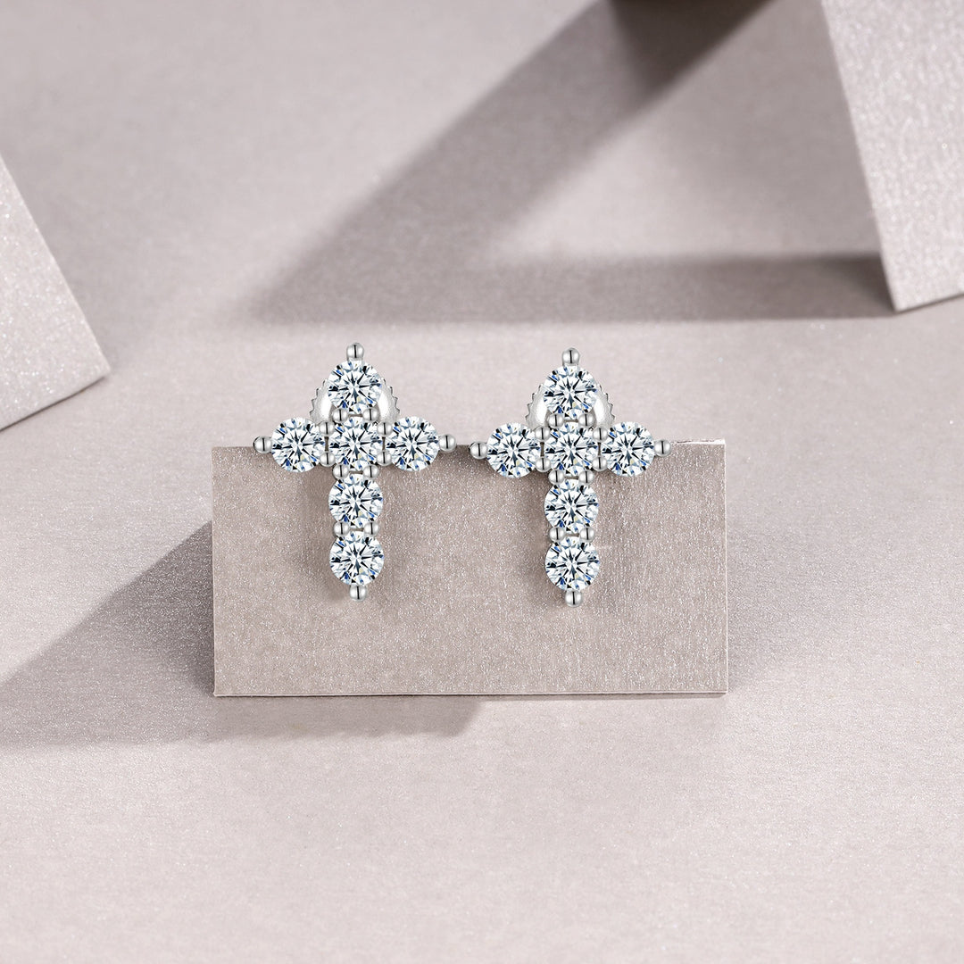 A Luxurious And Fashionable Minimalist Jewelry Earring Set Featuring Top-quality Moissanite Stones, Made Of S925 Silver Electroplated With Platinum.