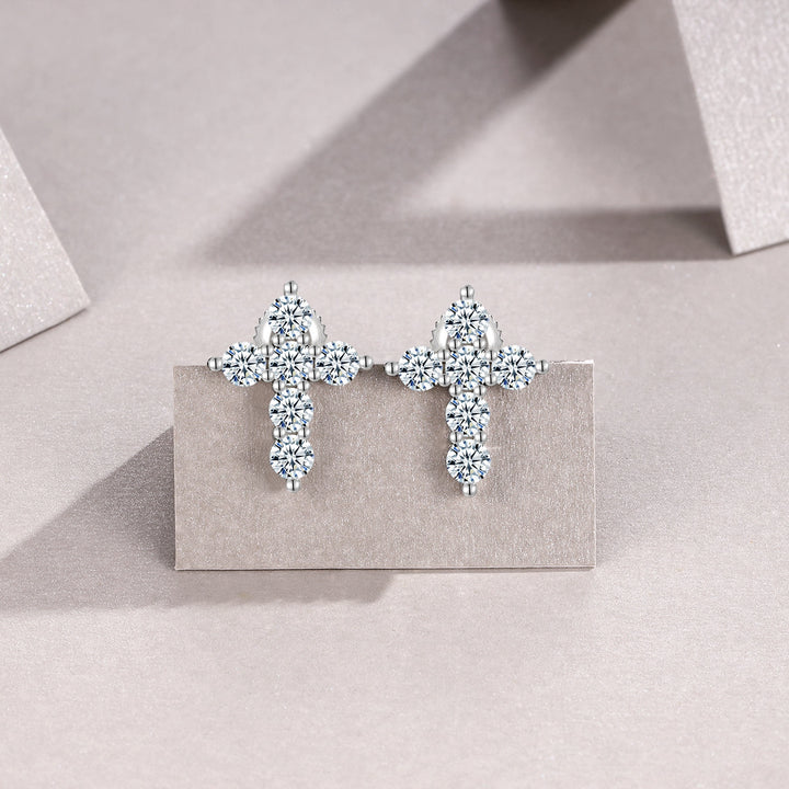 A Luxurious And Fashionable Minimalist Jewelry Earring Set Featuring Top-quality Moissanite Stones, Made Of S925 Silver Electroplated With Platinum.