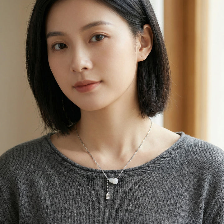 925 Sterling Silver Elegant Silver Gourd Pendant Lariat Necklace with Translucent White Stone