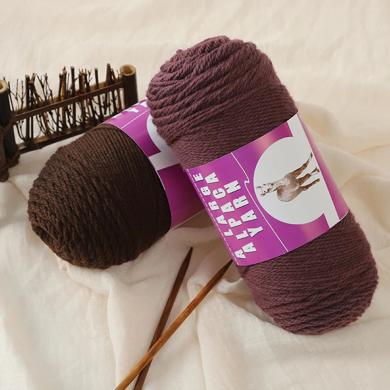 Large Skeins of Medium-Thick Alpaca Yarn – Beginner-Friendly Knitting Yarn for Sweaters, Scarves & Gloves