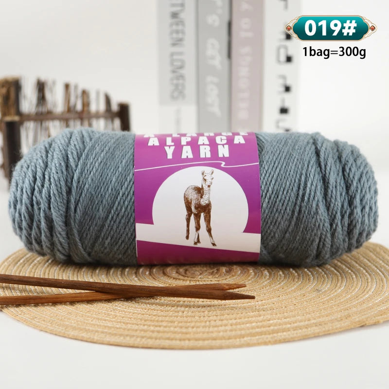 Large Skeins of Medium-Thick Alpaca Yarn – Beginner-Friendly Knitting Yarn for Sweaters, Scarves & Gloves