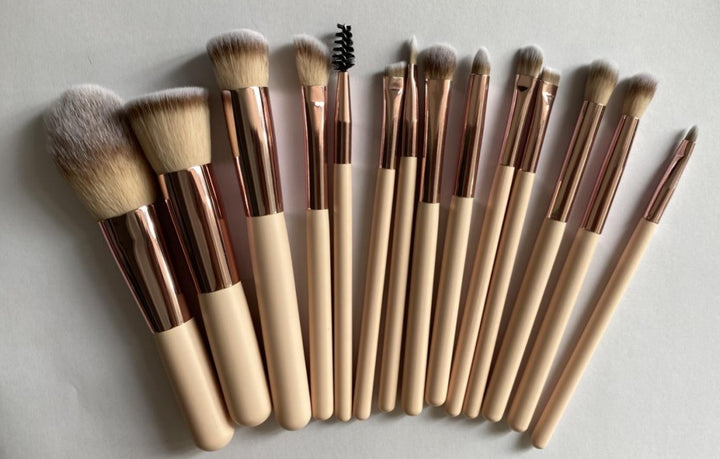 ✨ Rechargeable Luminous Mirror 14-Piece Makeup Brush Set 💄🔆