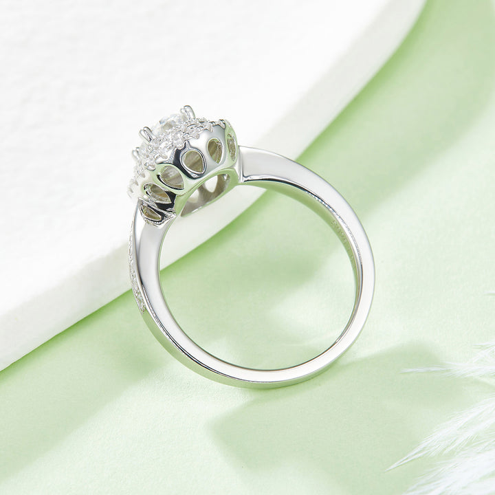 💍 Egg-Shaped Moissanite Ring – Platinum-Plated S925 Silver (5×7 mm, Sizes 5–9) 💍