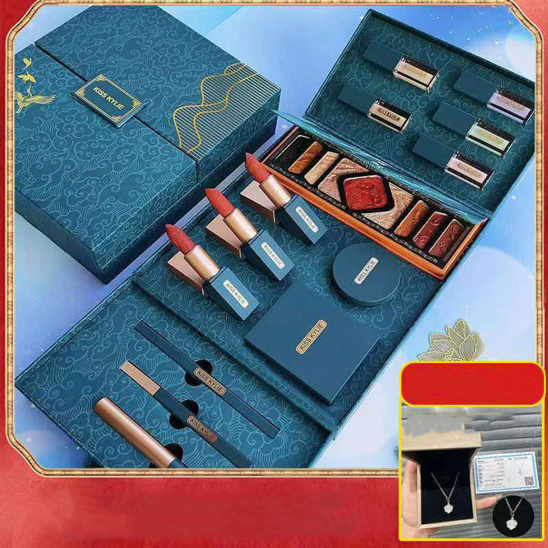 🏮 Carved National Style Makeup Gift Box – Concealer, Lipstick & Beauty Set (Idle Cloud Crane Edition) ✨