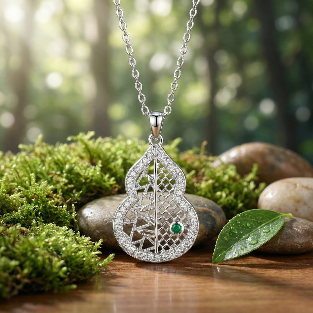 ✨ 925 Sterling Silver Hulu Gourd Necklace with Green Gemstone