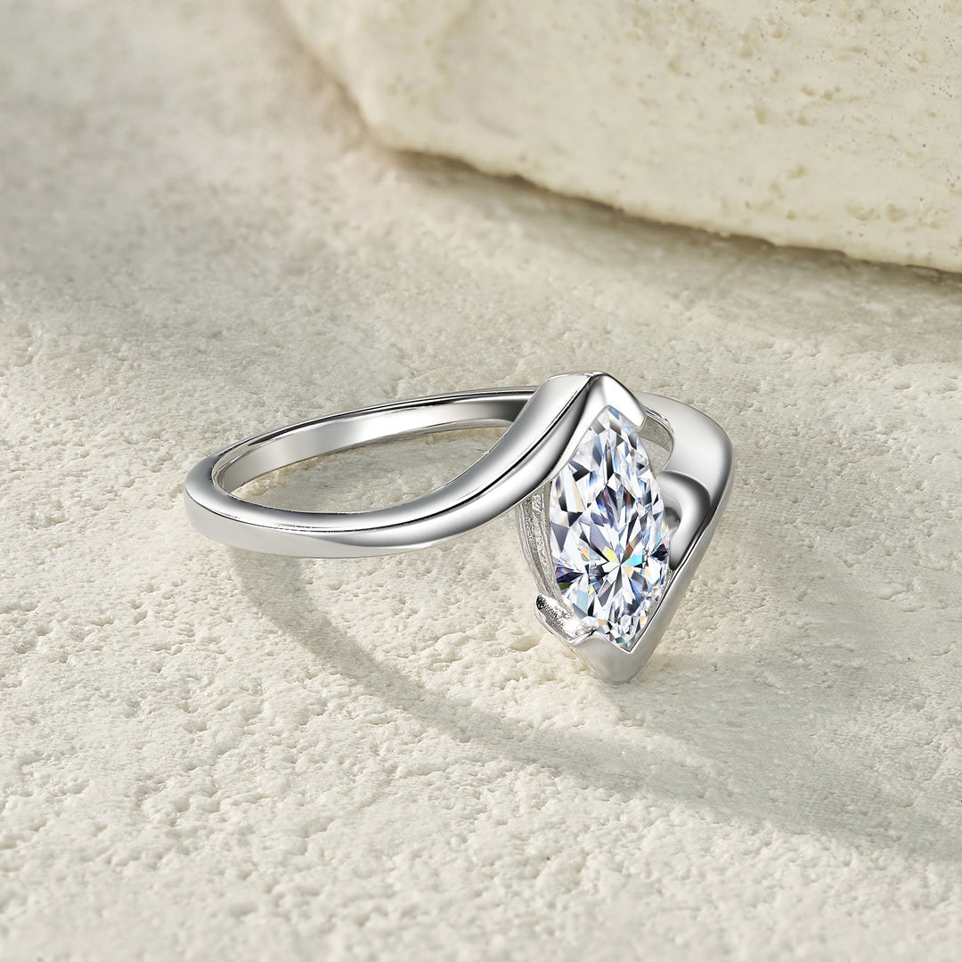💍 Engraved Moissanite Ring – Gold-Plated S925 Silver Minimalist Luxury (Sizes 5–9) 💍