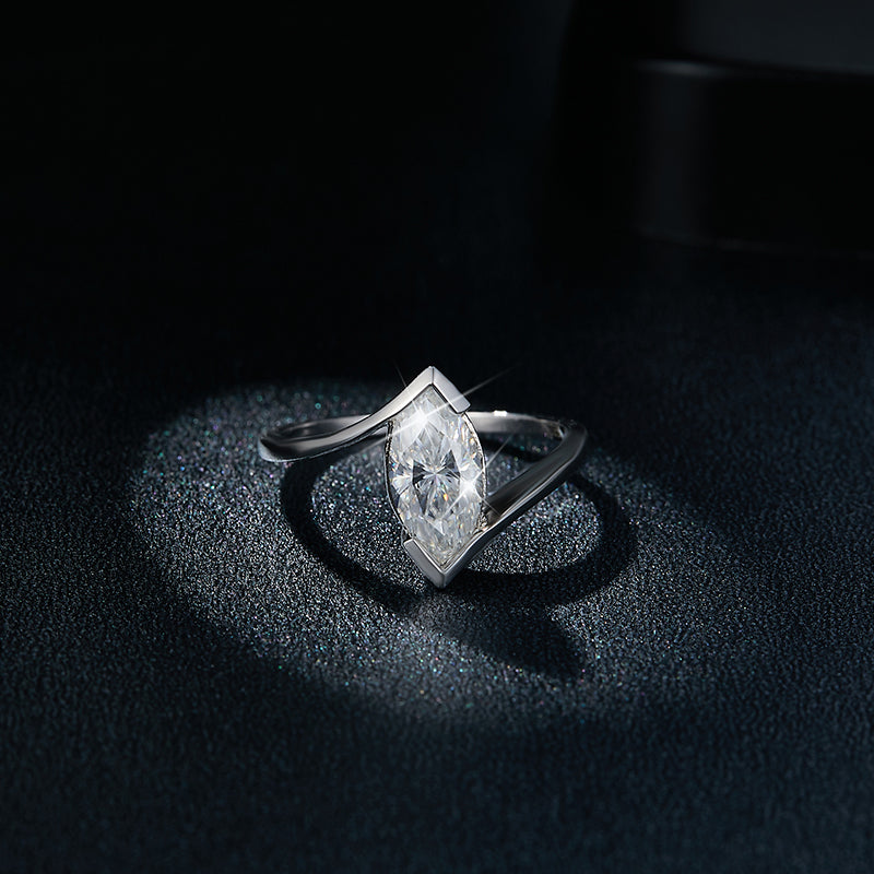 💍 Engraved Moissanite Ring – Gold-Plated S925 Silver Minimalist Luxury (Sizes 5–9) 💍