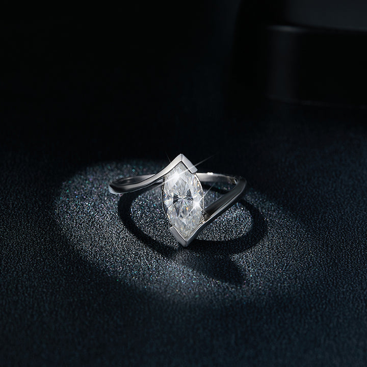 💍 Engraved Moissanite Ring – Gold-Plated S925 Silver Minimalist Luxury (Sizes 5–9) 💍