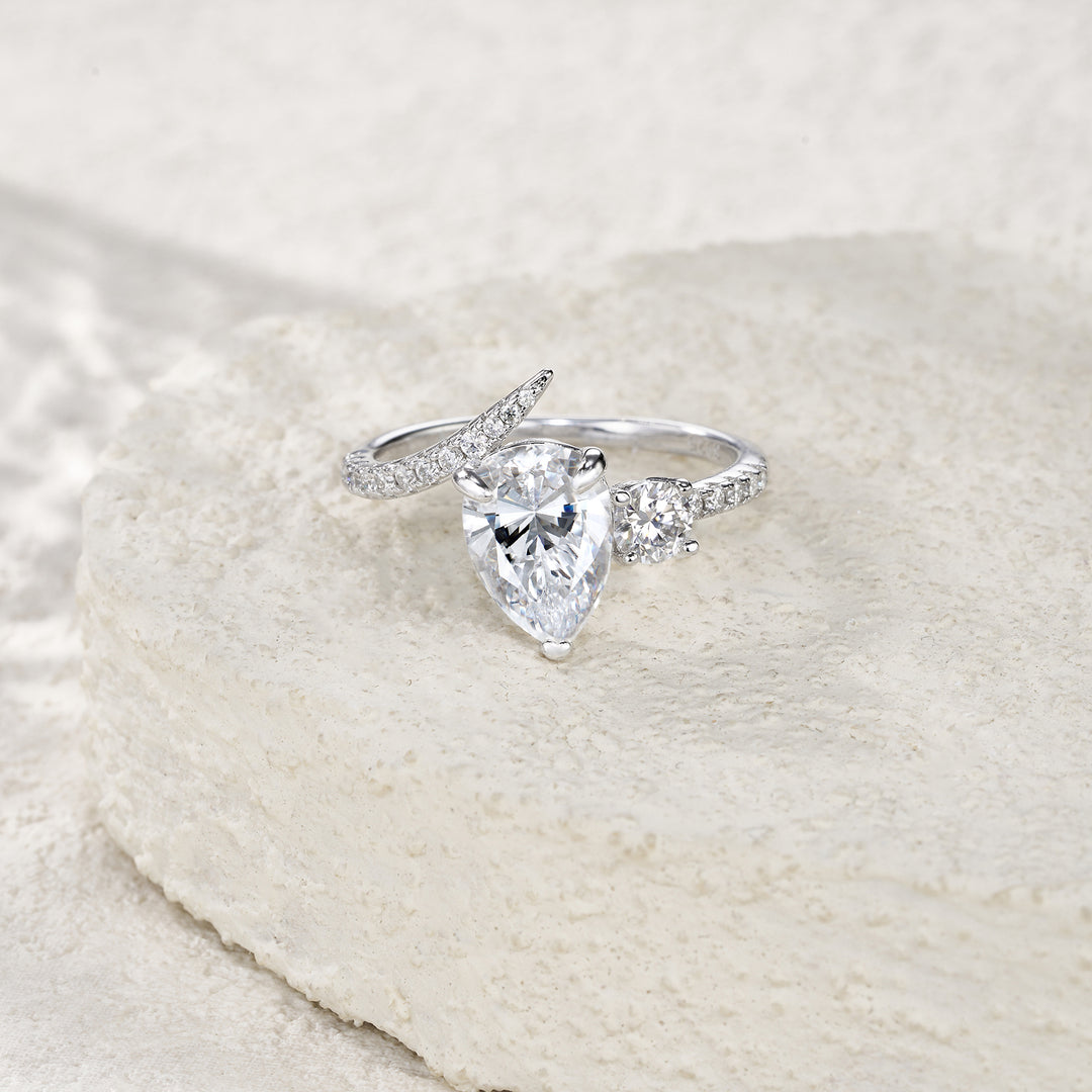 💍 Ladies’ Pear-Shaped Moissanite Ring – Platinum-Plated S925 Silver (2.7g, Sizes 5–9) 💍