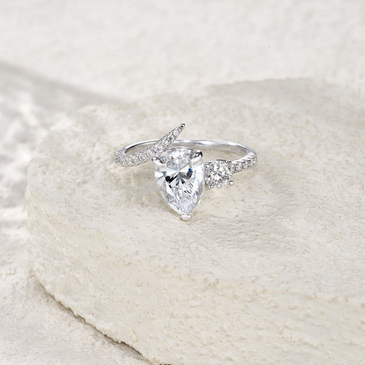 💍 Ladies’ Pear-Shaped Moissanite Ring – Platinum-Plated S925 Silver (2.7g, Sizes 5–9) 💍