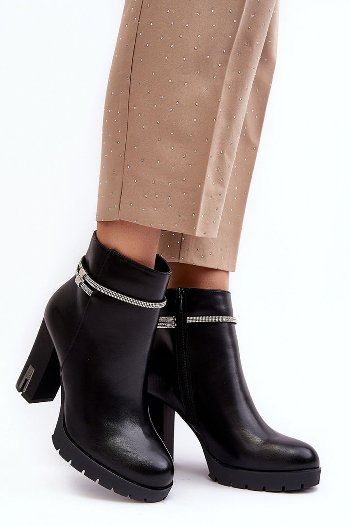 Heel boots Step in style