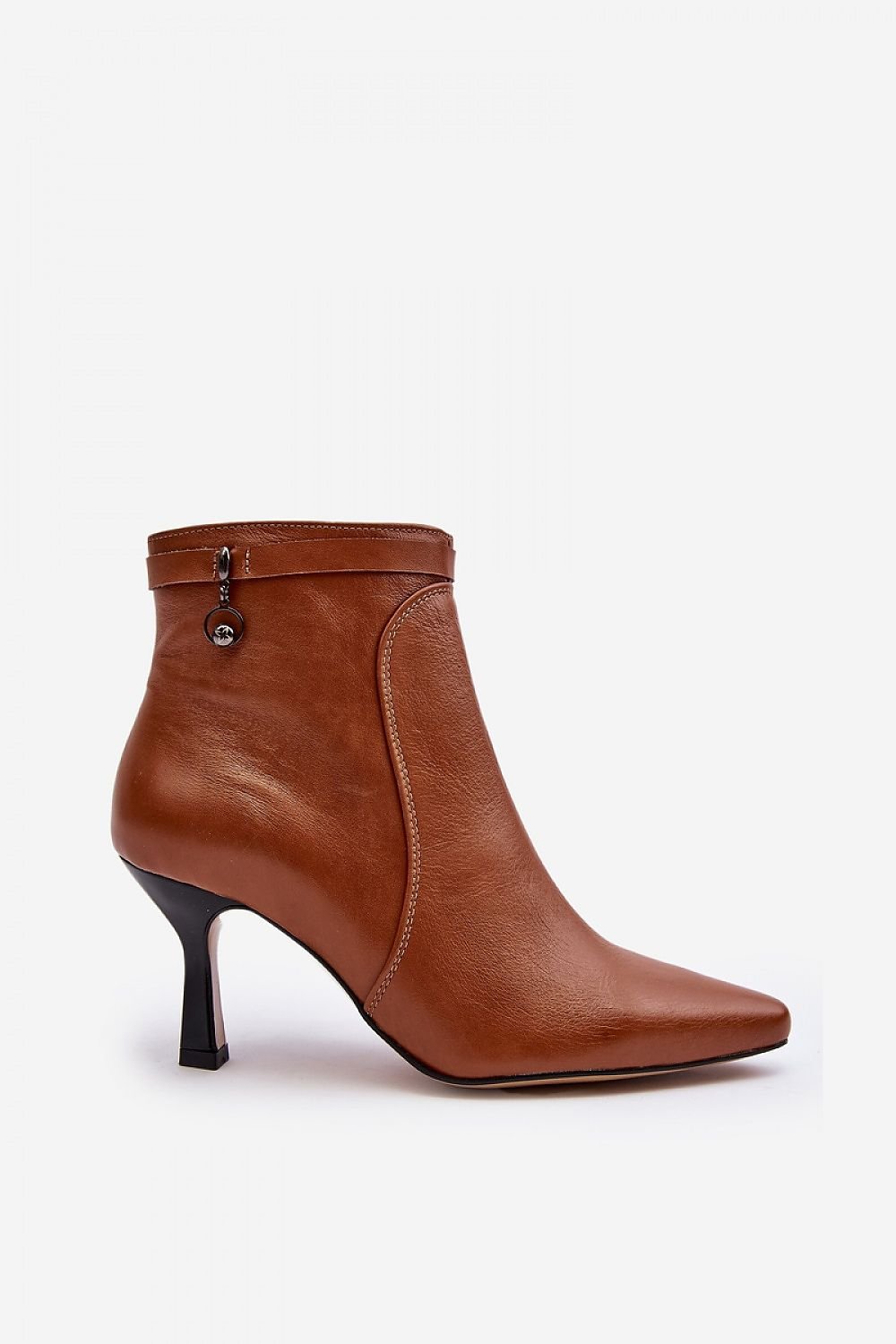 Heel boots Step in style