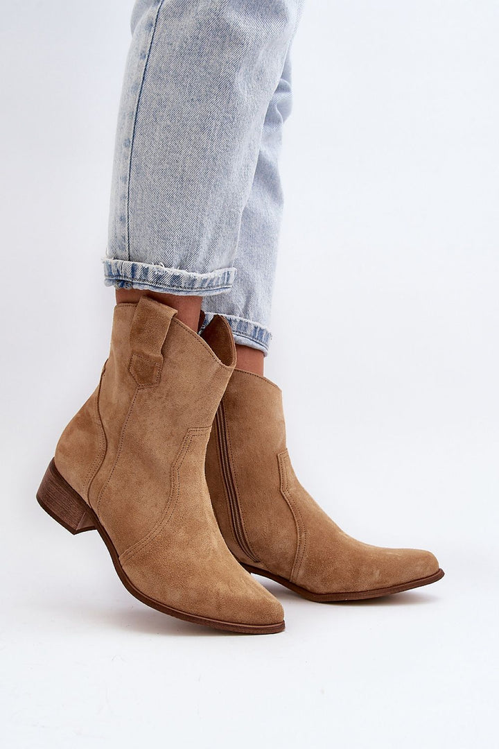 Heel boots Step in style